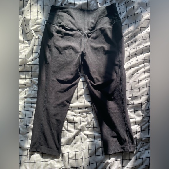 Small Black Cropped Nike Leggings (only worn a couple times) - Picture 4 of 7